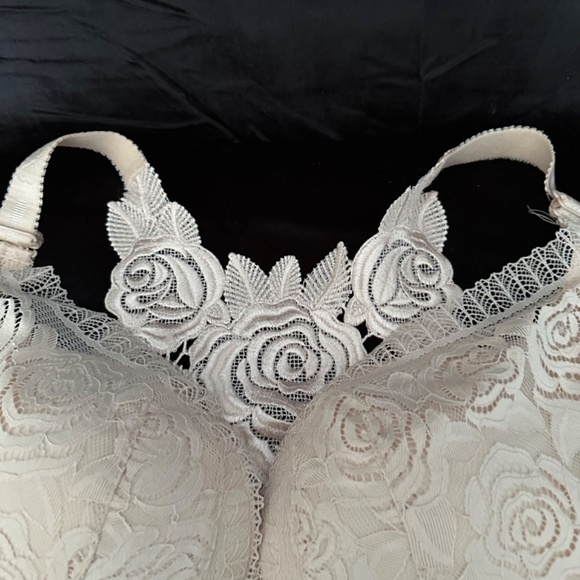 New beige Lace bra with front closure, size 38 c/d - Picture 3 of 5